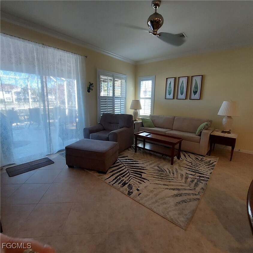Building Photo - 10520 Diamante Way