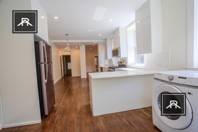 Foto del edificio - 4 bedroom in Brookline MA 02445