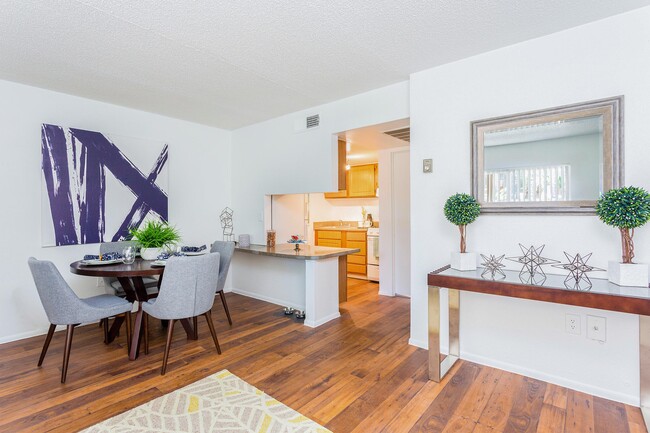 Dining Area - Monterey Lake