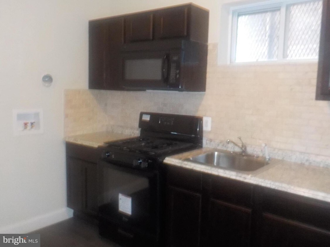 Primary Photo - 1402 E Lanvale St