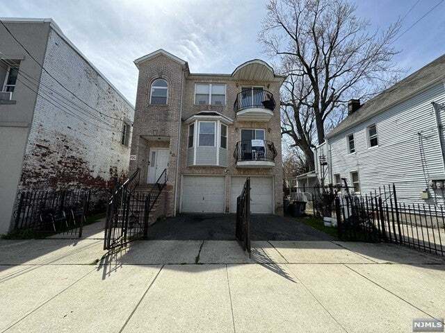 Foto principal - 40 11th Ave W