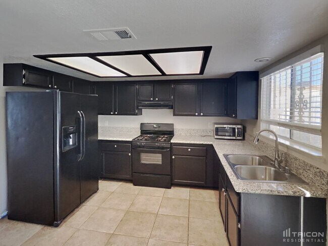 Building Photo - 5848 Goodsprings Ct