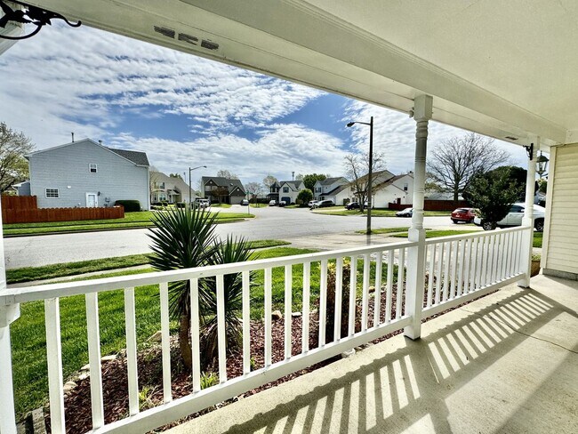 Building Photo - 4-Bedroom Home in Rock Creek Available NOW!!
