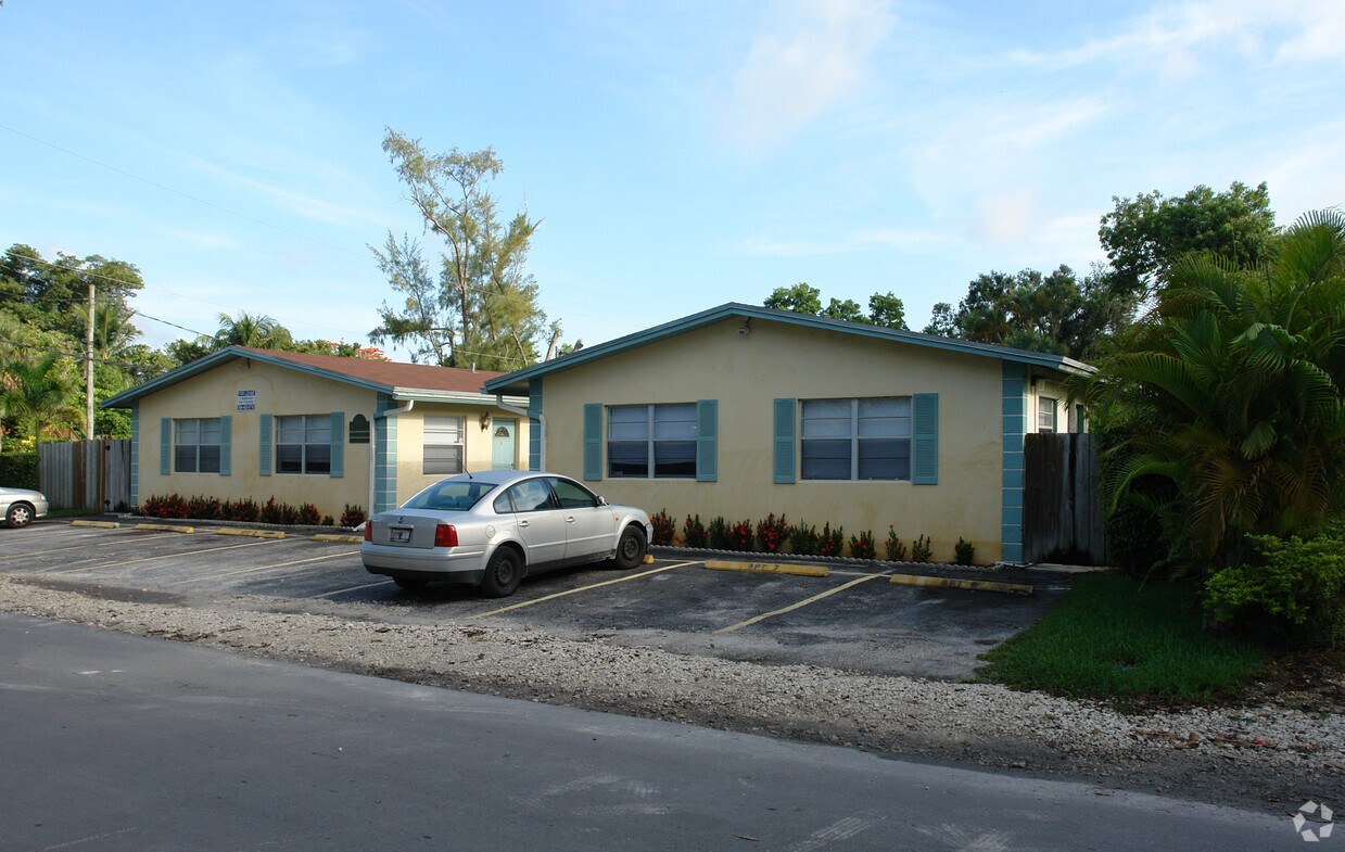Building Photo - Tequesta Square