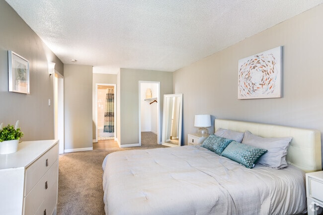 2BR, 2BA - 1,120SF - Primary Bedroom - Meridian at Cherry Creek