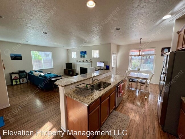 Building Photo - 3 br, 2.5 bath House - 61773 SE Camellia S...