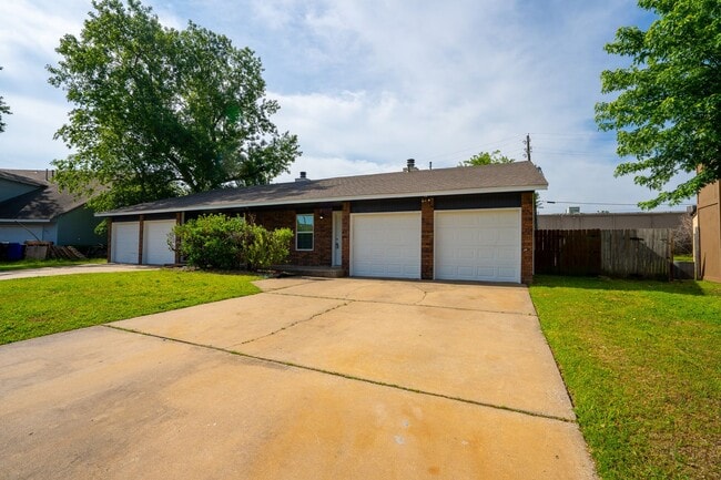 Building Photo - 2209 W Galveston St