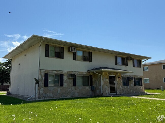 Building Photo - 1748 La Crescent St