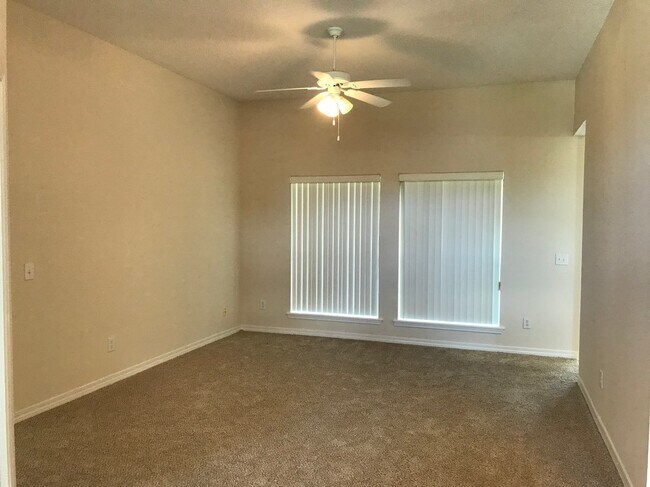 Foto del edificio - 2642 Hidden Creek Dr