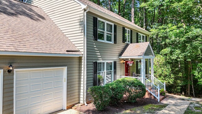 Building Photo - Beautifully Refreshed 4 Bedroom 3 Bath Col...