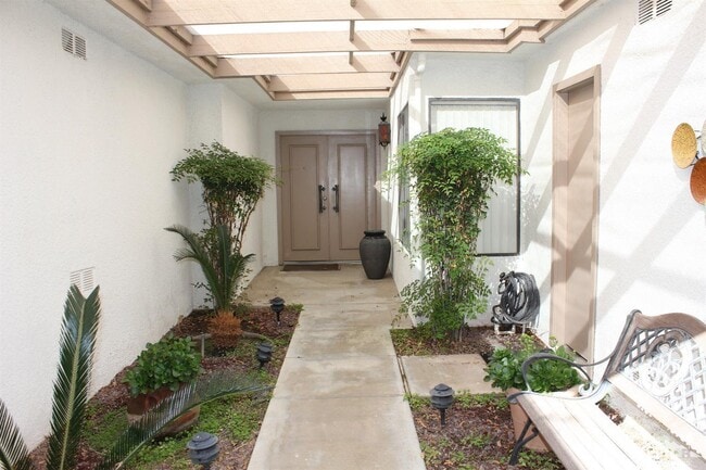 Building Photo - 68 El Toro Dr