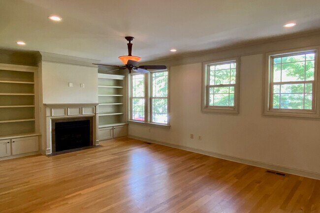 Foto del edificio - 803 Millwork Cir