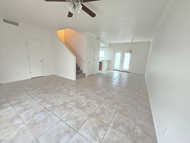 Foto del edificio - 3 Bedroom 2.5 Bathroom Sonoma Village Townhouse
