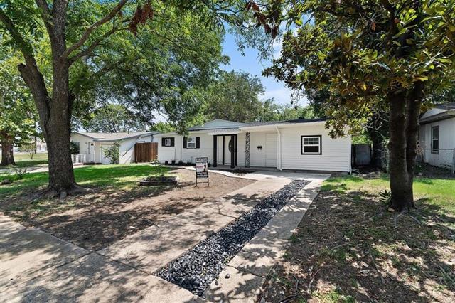Foto del edificio - 3022 Shorewood Dr