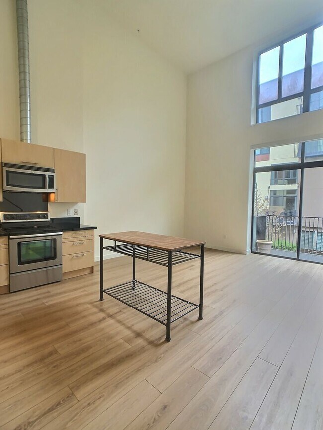 Foto del edificio - Modern Loft in Historic Plant 51 in Downtown San Jose
