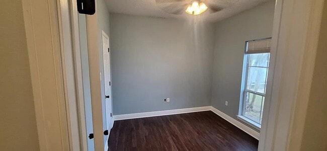 Building Photo - 38249 Mindi Ct