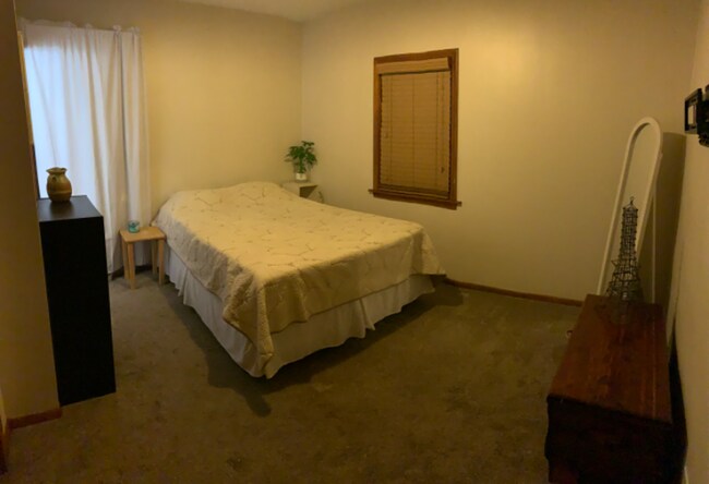 Building Photo - Uptown Duplex for Rent – Heart of The Wedg...