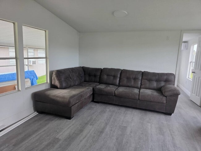 Foto del edificio - 2910 Hibiscus Run Ln.