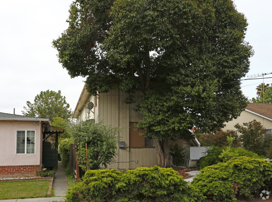 Foto del edificio - 1068 Eugene Ave