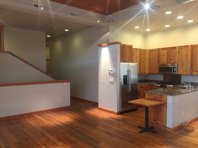 Building Photo - Amazing High End Condo in Award Winning "C...