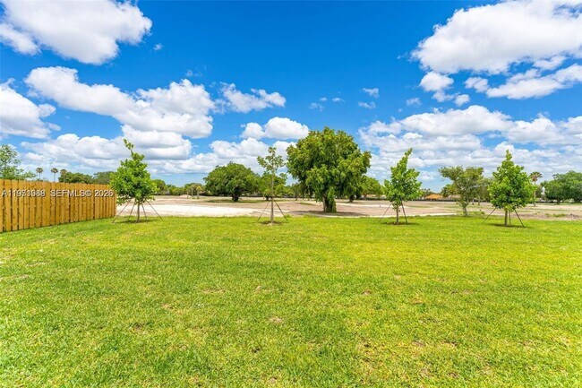 Foto del edificio - 2960 SE 23rd Ave