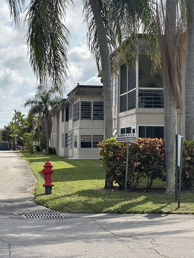 Foto del edificio - 500 Bonnie Blvd