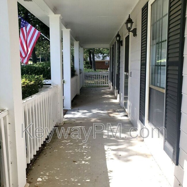 Foto del edificio - 231 Brooks Dr