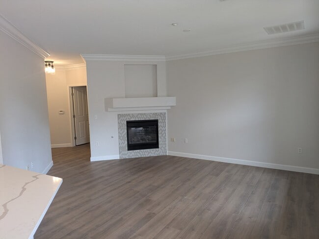 Building Photo - 9390 W Chatfield Pl