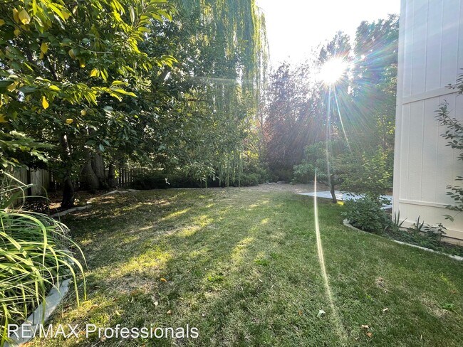 Building Photo - 3 br, 2.5 bath House - 5140 Canyon Run Dr.