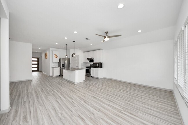 Foto del edificio - 7007 Fleetwood Crescent Wy
