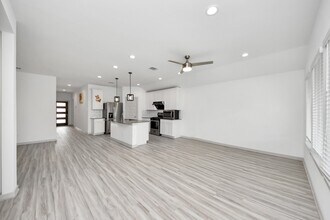 Building Photo - 7007 Fleetwood Crescent Wy