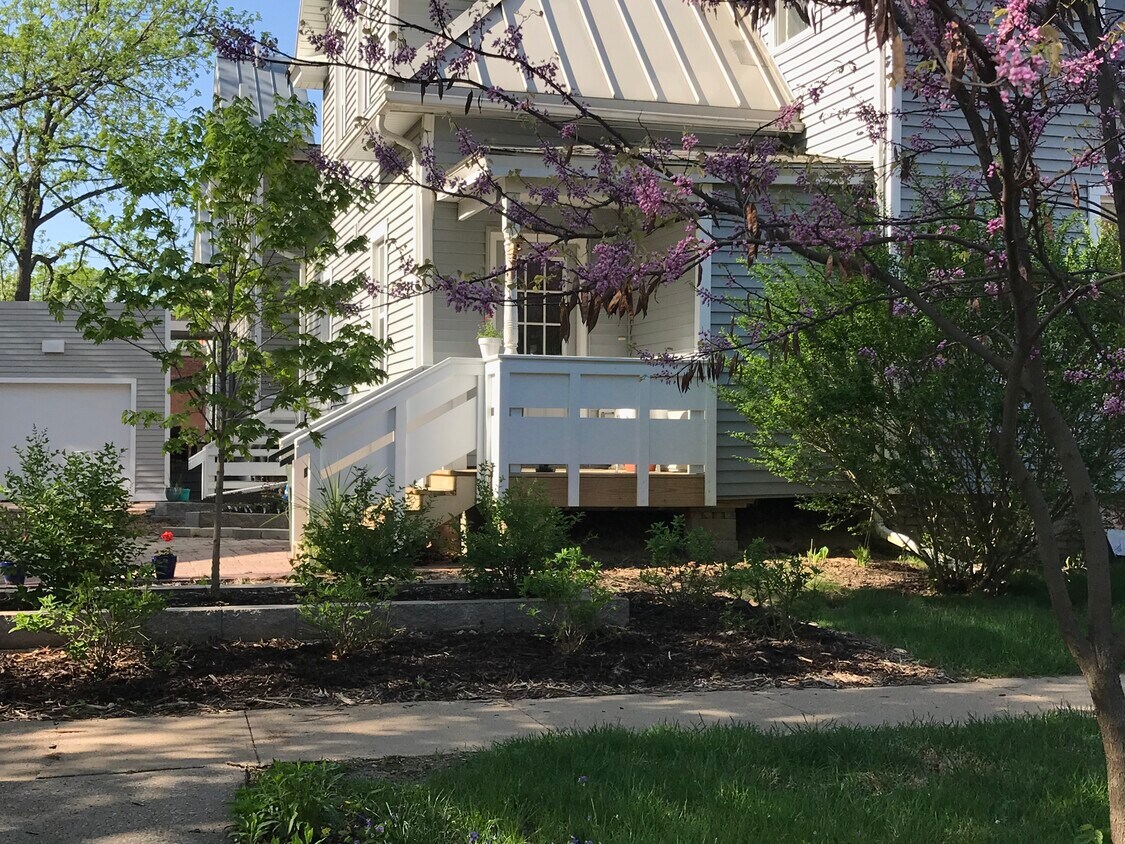 330 N Linn St Unit 330, Iowa City, IA 52245 Apartments in Iowa City
