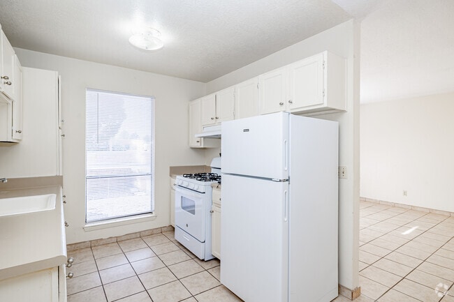 2BR, 1BA - 750SF - Kitchen - Buena Vida