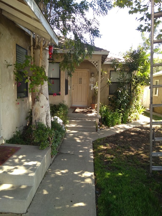 Primary Photo - 10930 Culver Blvd