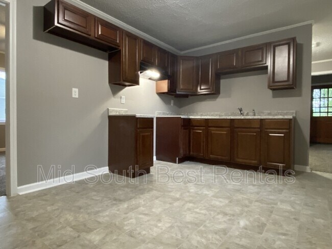Building Photo - 1581 Rayburn St