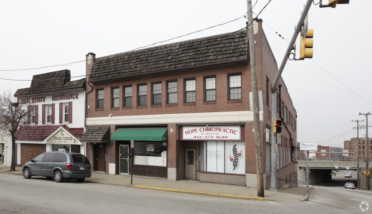 Primary Photo - 2000-2002 Waverly Ave