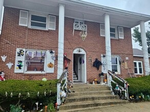 Building Photo - 409 Cedar St