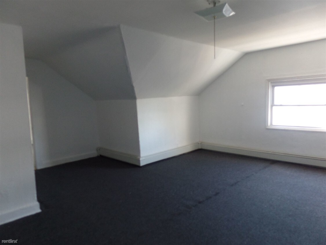 Building Photo - 1 br, 1 bath House - 193 Walnut St Apt 3