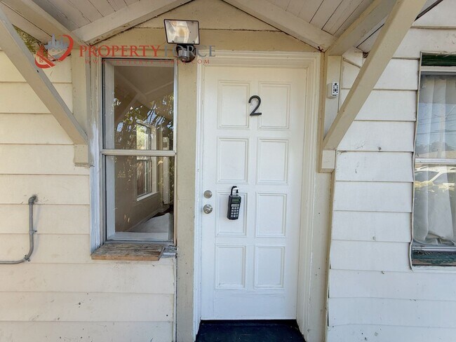Foto del edificio - UPGRADED 1 BED 1 BATH  - OFFERED BY PROPER...