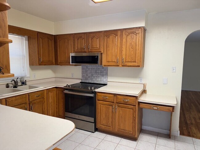Foto del edificio - ALL PROSPECTIVE TENANTS MUST SUBMIT A $58 ...