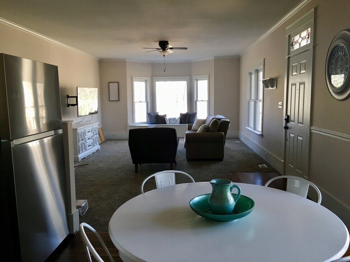 Foto del edificio - 125 Spring Creek Ln