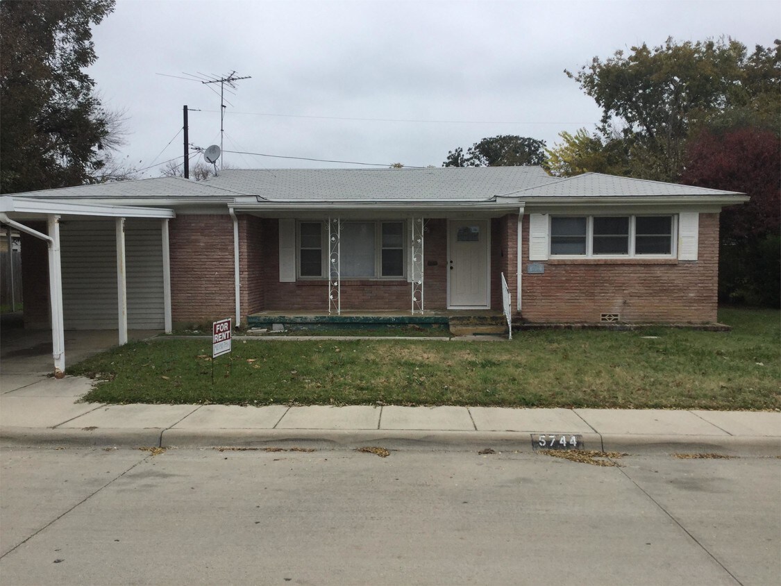 Primary Photo - 5744 Sunset Rd