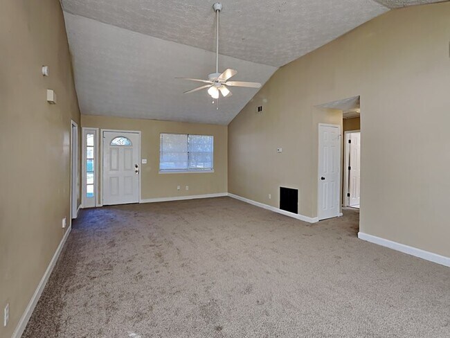 Building Photo - Act quickly, this home has been priced to ...