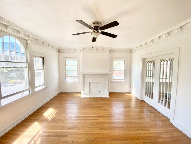 Building Photo - 361 S Berendo St