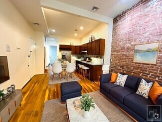 Building Photo - Floor Through 4 Bed/1.5 Bath Penthouse in ...
