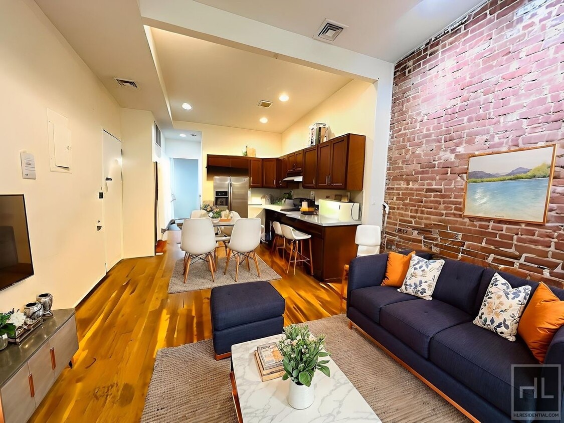 Primary Photo - Floor Through 4 Bed/1.5 Bath Penthouse in ...