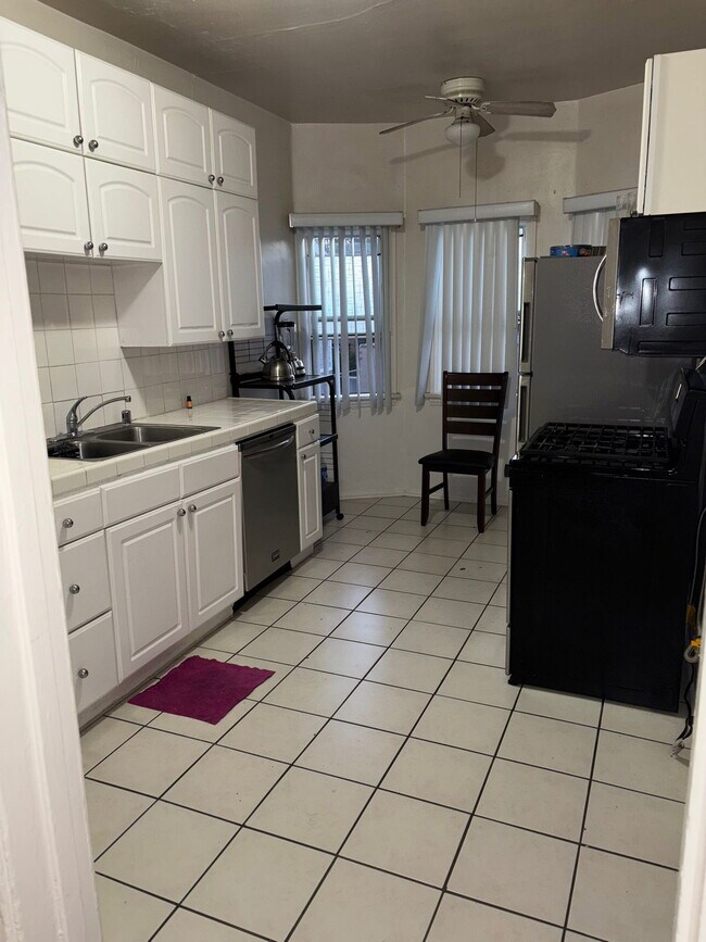 Foto del edificio - 1906 W 23rd St