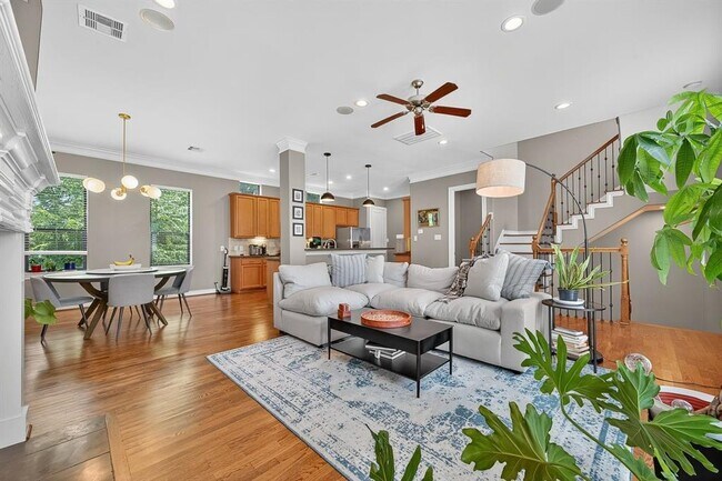Foto del edificio - 8904 Lakeshore Bend Dr