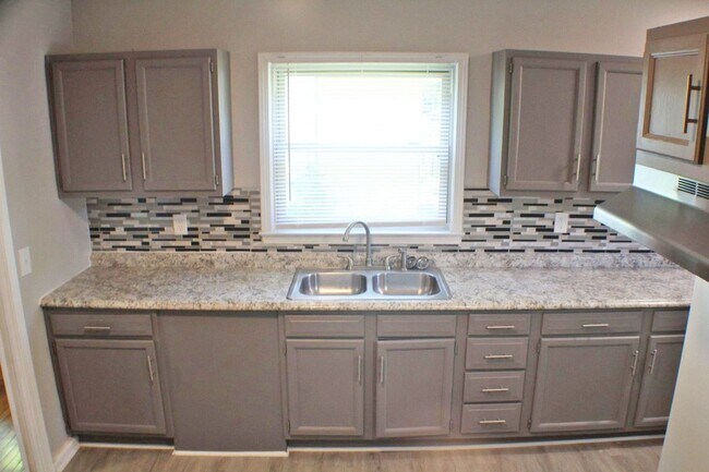 Building Photo - Home on Kenwood:New Year, New Home: 50% Of...