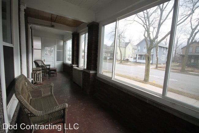 Building Photo - 609 Fry St